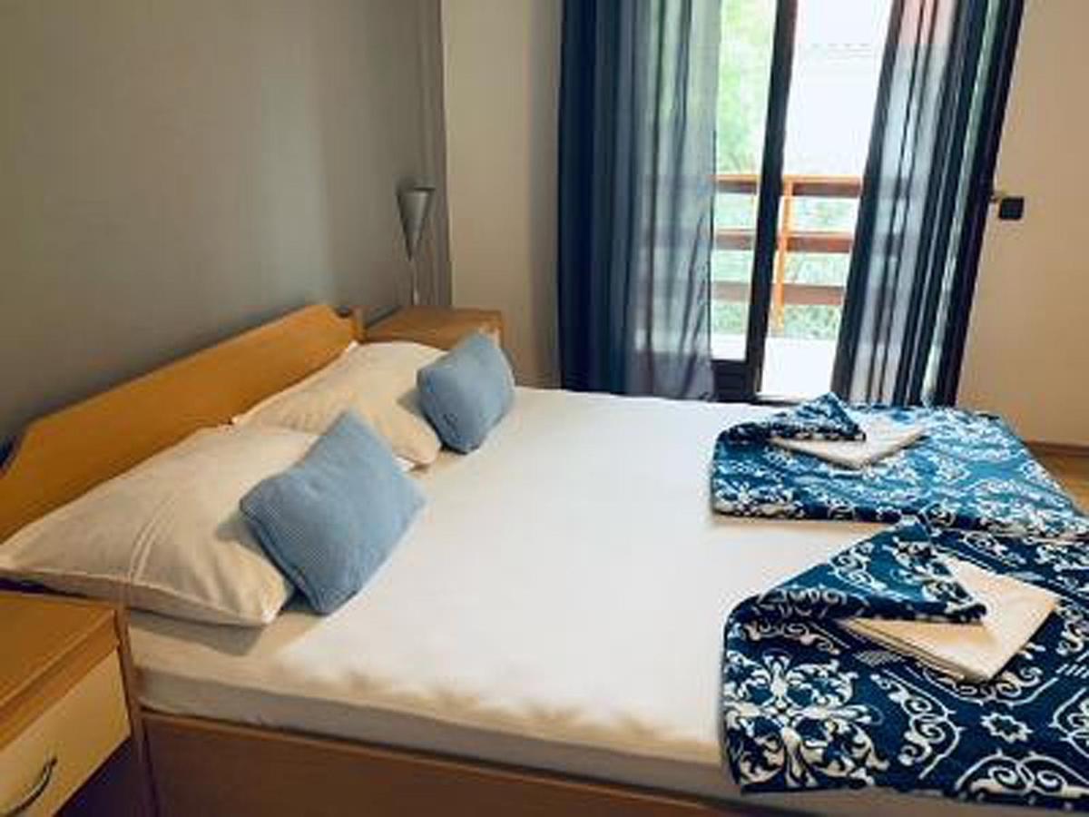 Apartments And Rooms By The Sea Starigrad, Paklenica - 6591 Exteriör bild