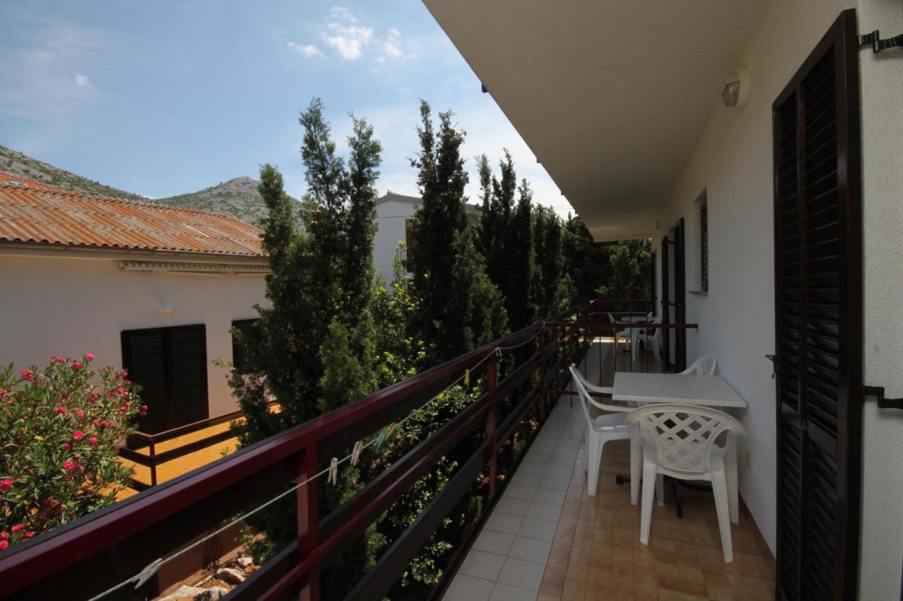 Apartments And Rooms By The Sea Starigrad, Paklenica - 6591 Exteriör bild