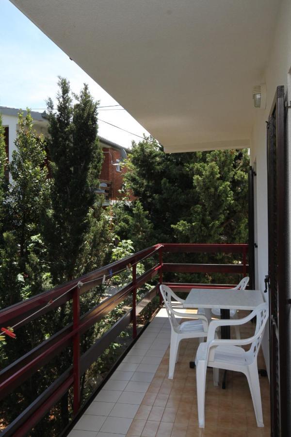 Apartments And Rooms By The Sea Starigrad, Paklenica - 6591 Exteriör bild