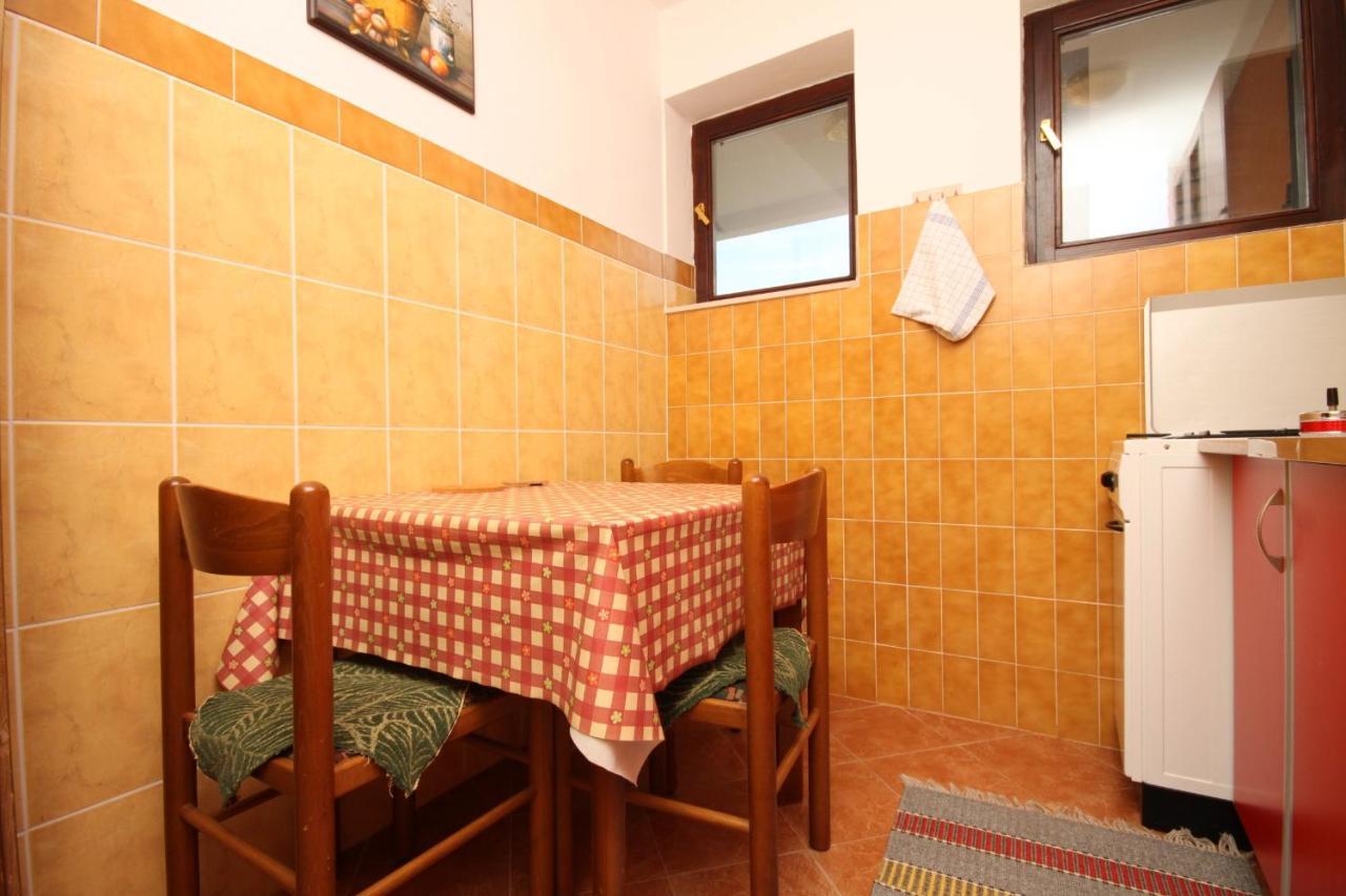 Apartments And Rooms By The Sea Starigrad, Paklenica - 6591 Exteriör bild