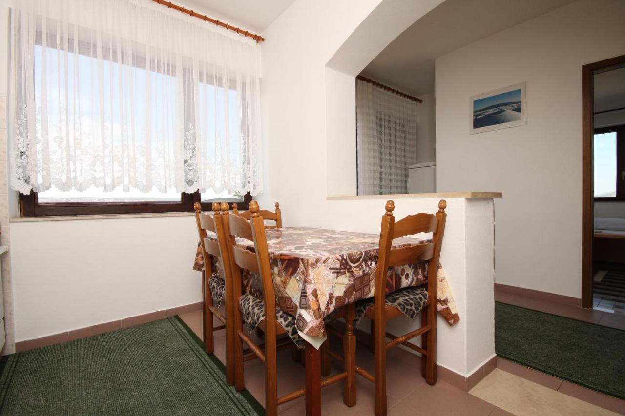 Apartments And Rooms By The Sea Starigrad, Paklenica - 6591 Exteriör bild
