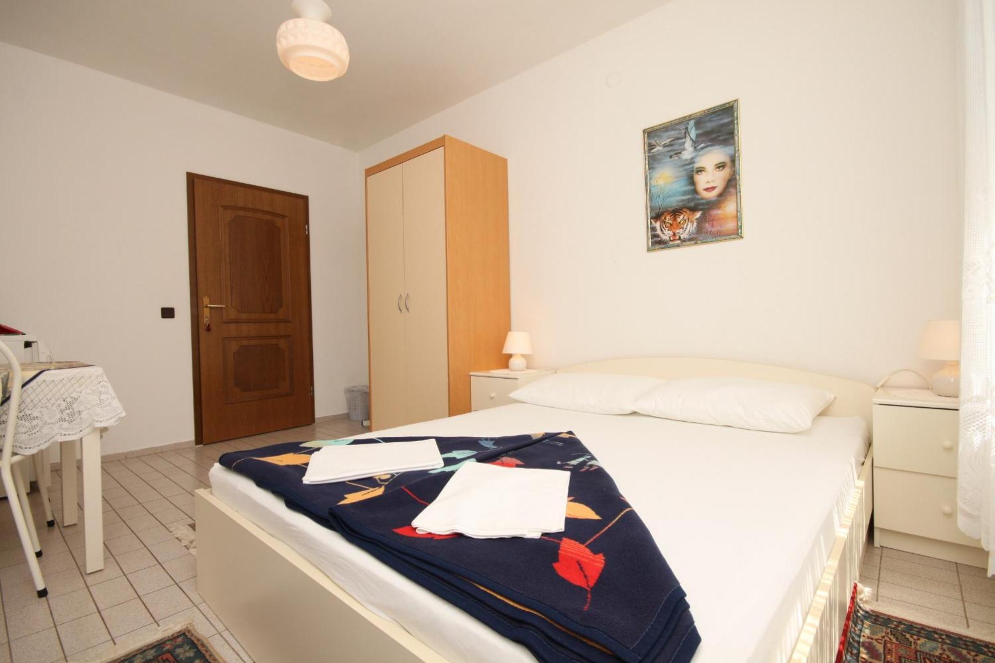 Apartments And Rooms By The Sea Starigrad, Paklenica - 6591 Rum bild
