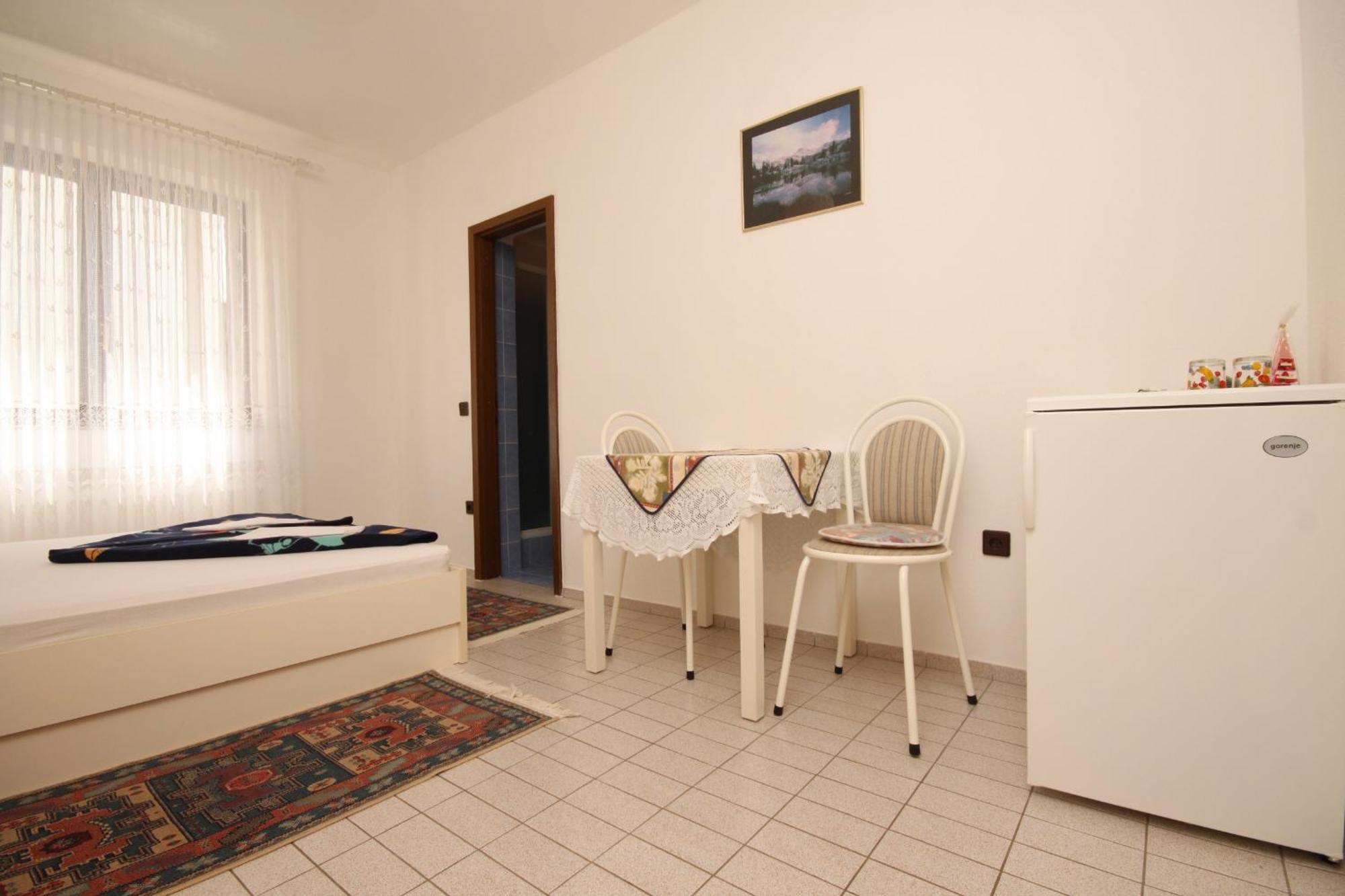 Apartments And Rooms By The Sea Starigrad, Paklenica - 6591 Exteriör bild